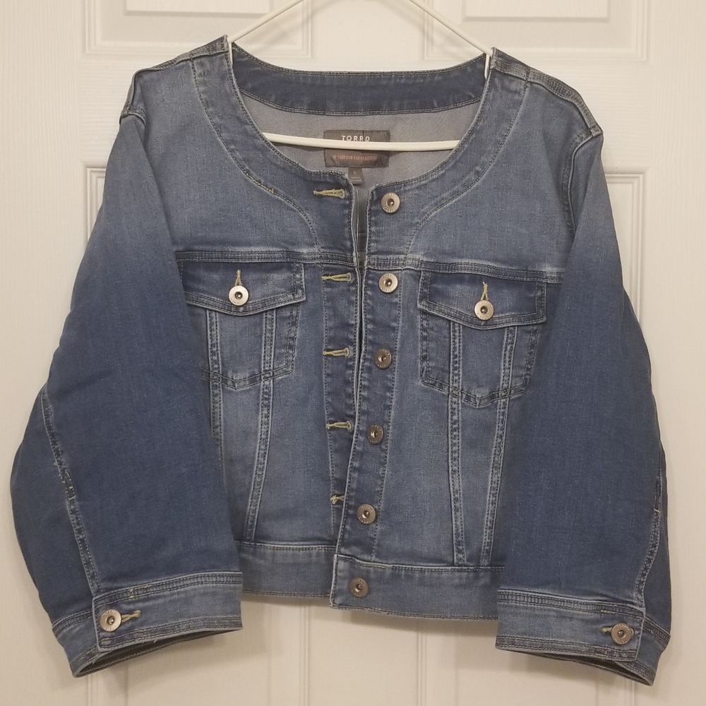 Sz 4 Torrid Collarless Crop Denim